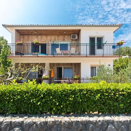 Apartments Kate - 100 M From Beach Малинска Экстерьер фото