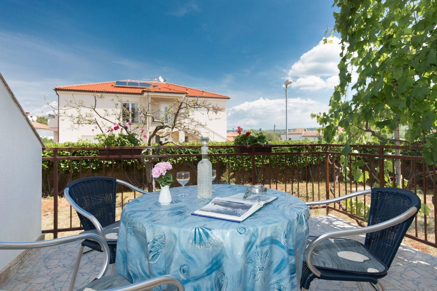 Apartments Kate - 100 M From Beach Малинска Экстерьер фото