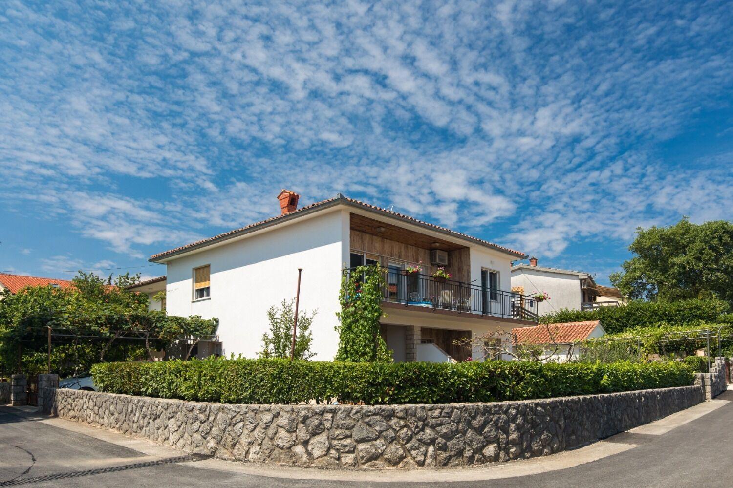 Apartments Kate - 100 M From Beach Малинска Экстерьер фото